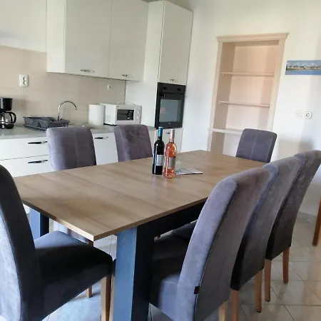 Karlic 2 Apartment *