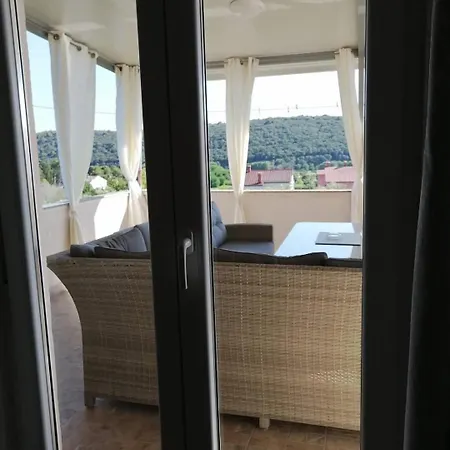 Apartman Karlic 2 *